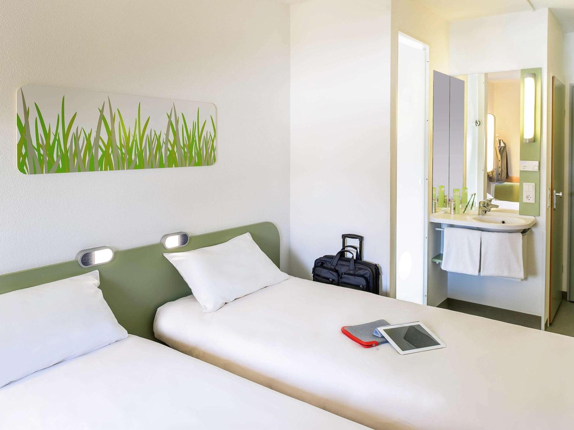 Ibis Budget Valenciennes Petite Forêt Exterior foto