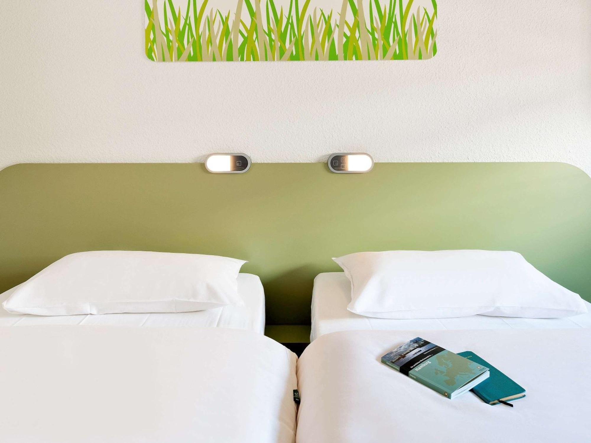 Ibis Budget Valenciennes Petite Forêt Exterior foto
