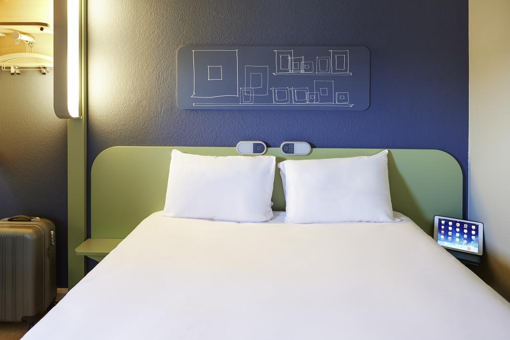 Ibis Budget Valenciennes Petite Forêt Exterior foto