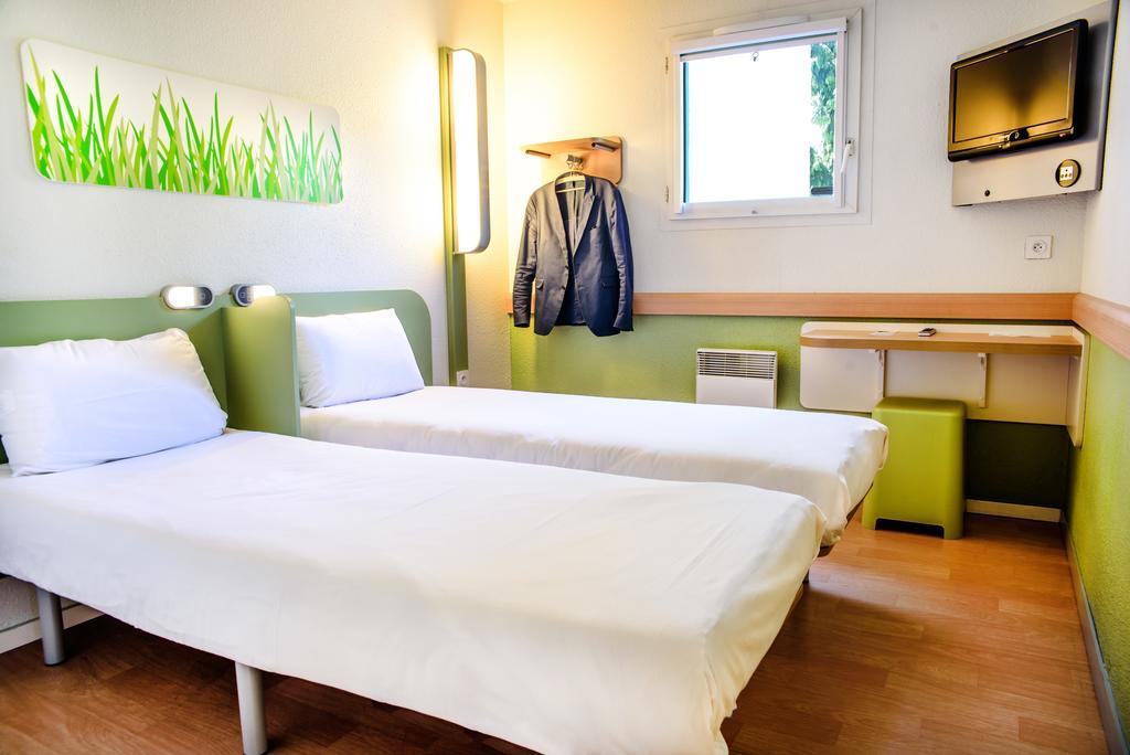 Ibis Budget Valenciennes Petite Forêt Exterior foto