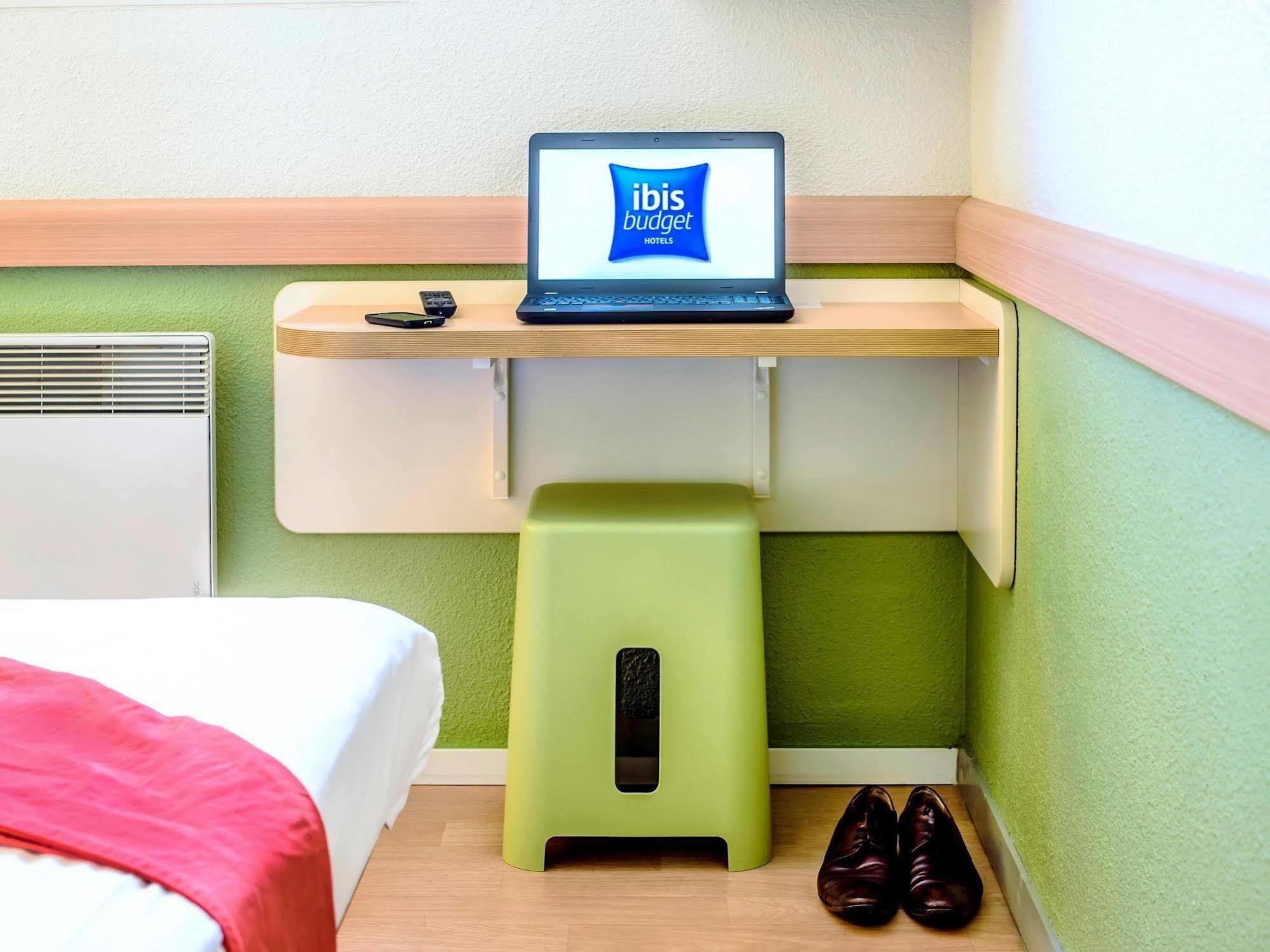 Ibis Budget Valenciennes Petite Forêt Exterior foto